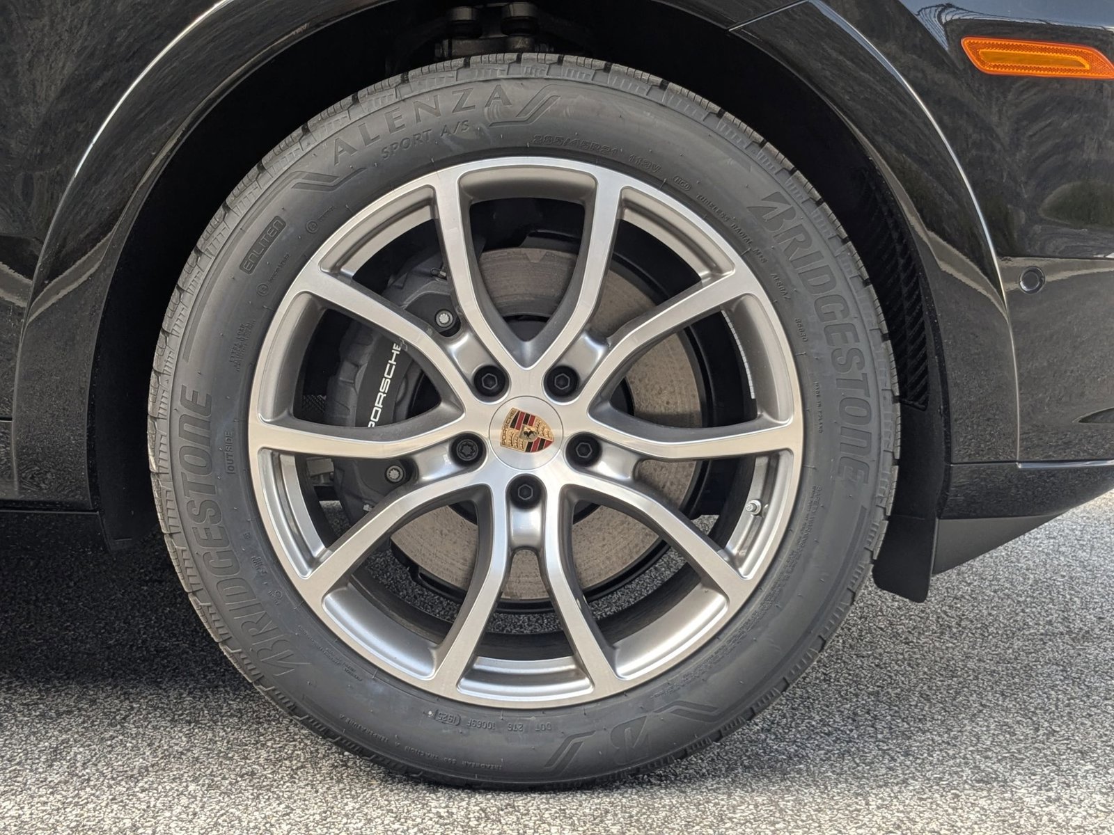 Certified 2025 Porsche Cayenne Coupe AWD/4WD image 30