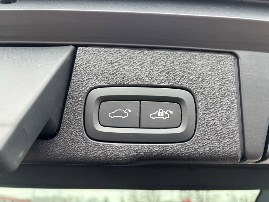 Used 2024 Volvo XC60 B5 Plus w/ Climate Package image 26