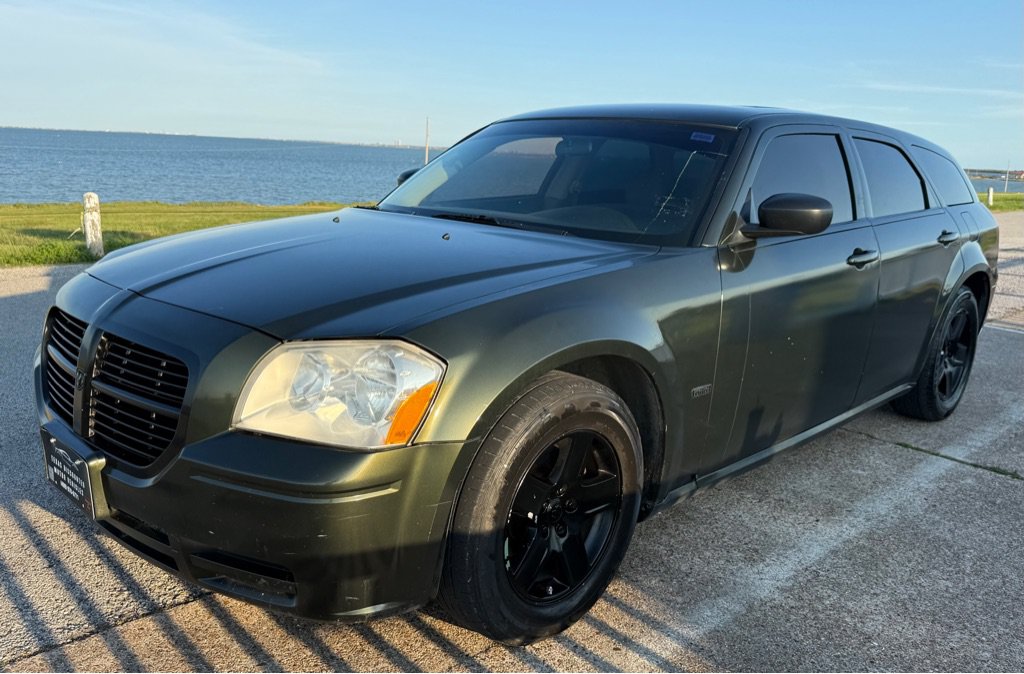 Used 2005 Dodge Magnum SE