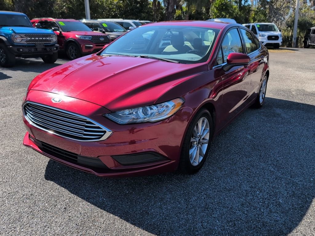 Used 2017 Ford Fusion SE w/ Fusion SE Technology Package image 6