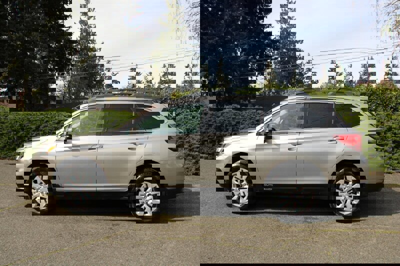 Used 2015 Subaru Outback 2.5i Premium image 13