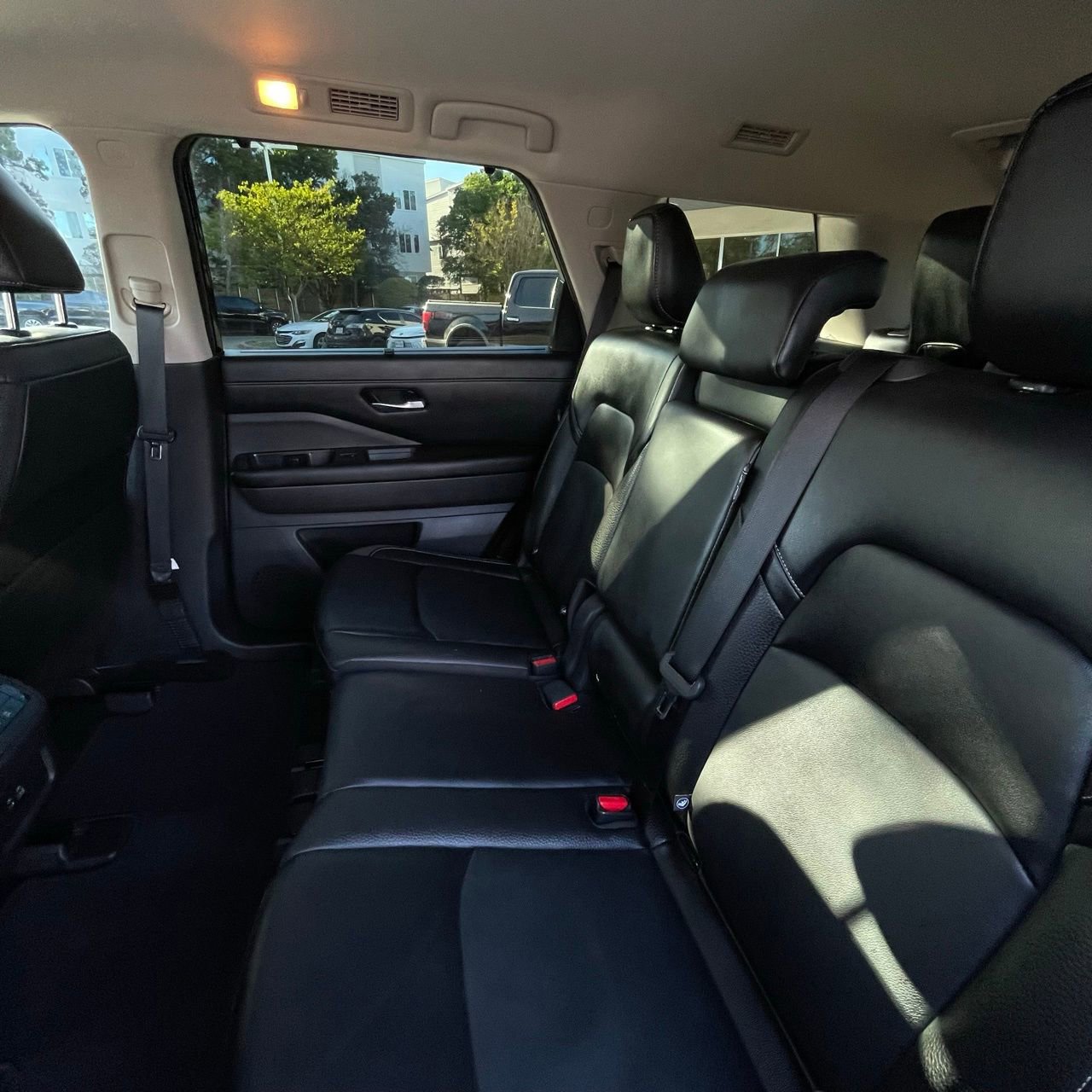 Used 2024 Nissan Pathfinder SL FWD image 24