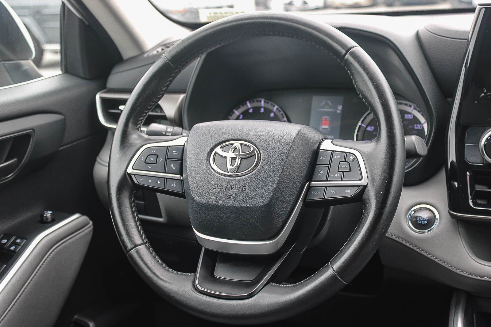 Used 2022 Toyota Highlander LE FWD image 16