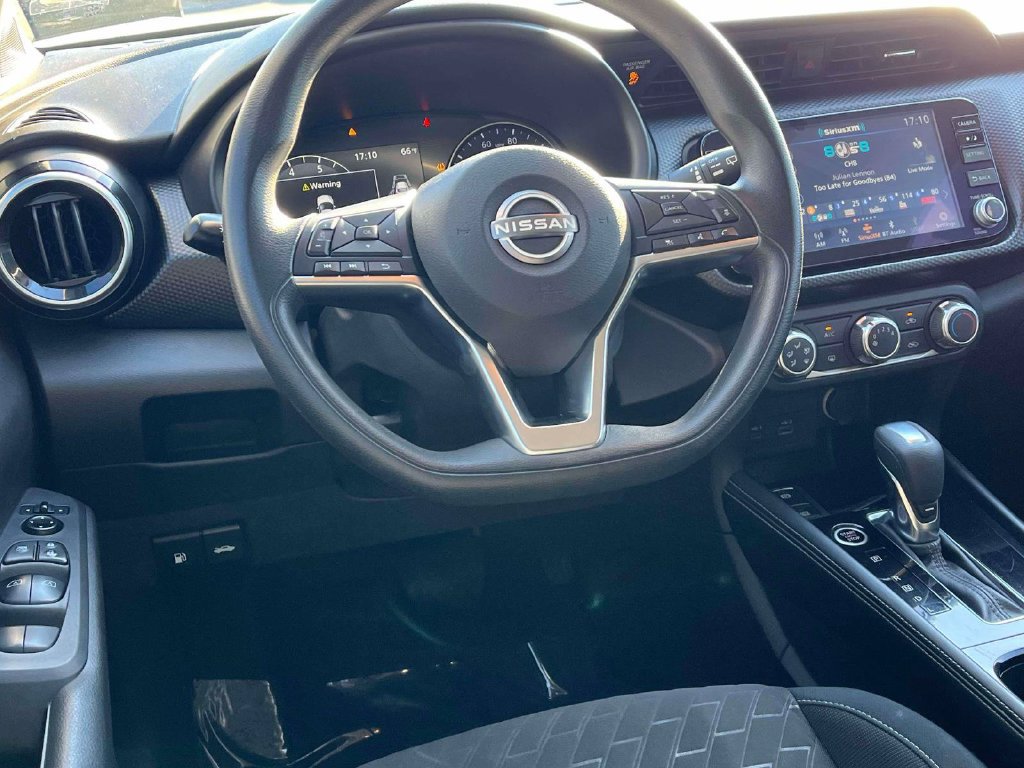 Used 2024 Nissan Kicks SV FWD image 2
