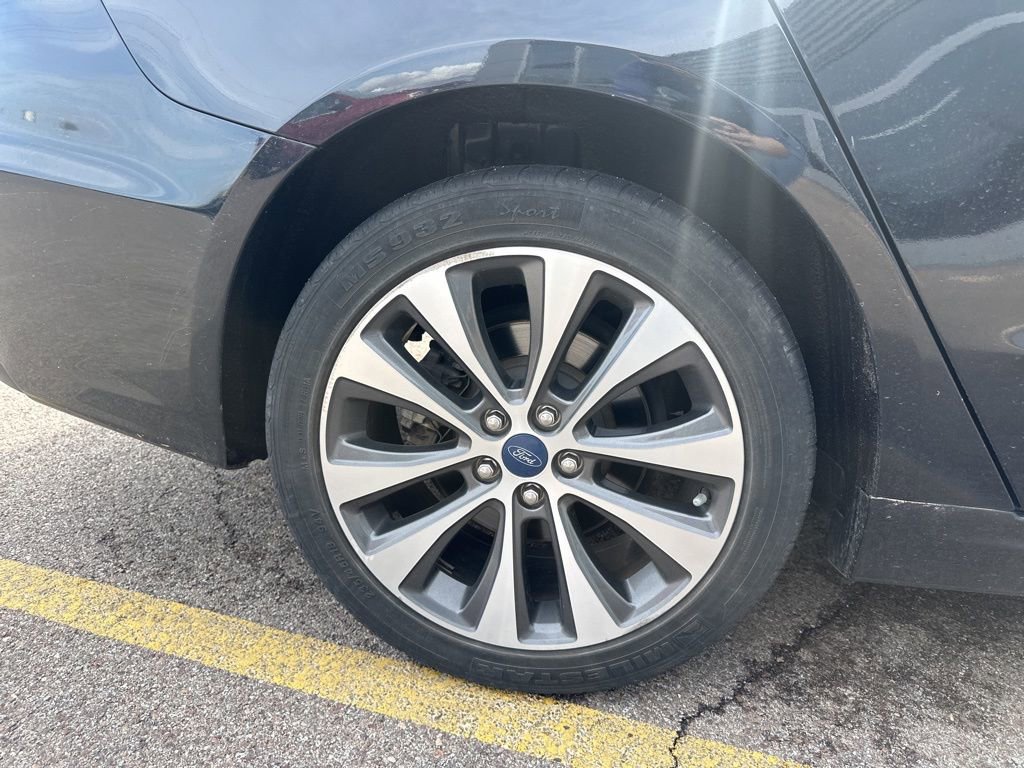 Used 2019 Ford Fusion SE image 9