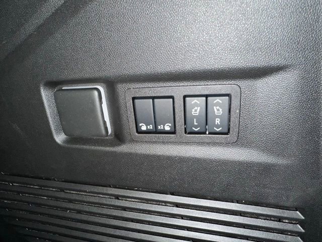 Used 2025 Chevrolet Tahoe High Country image 26