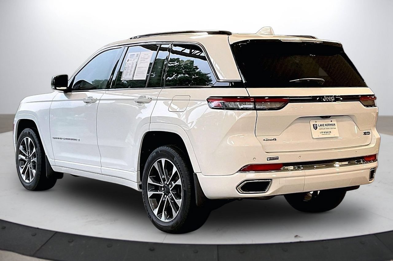 Certified 2022 Jeep Grand Cherokee Overland w/ Luxury Tech Group IV AWD/4WD image 7