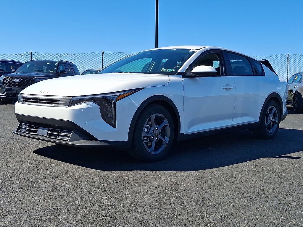 Certified 2025 Kia K4 LXS image 3