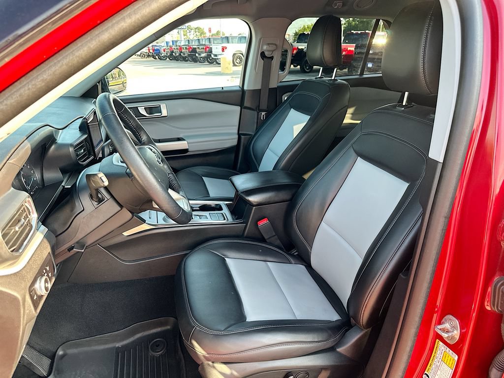 Certified 2023 Ford Explorer XLT w/ Equipment Group 202A RWD image 8
