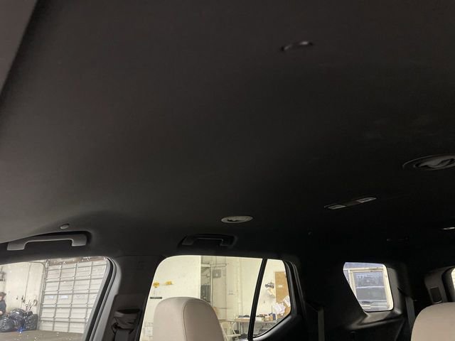 Used 2023 Chevrolet Traverse LT w/ Rear Camera Mirror Package image 22