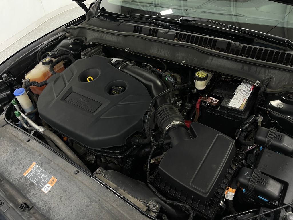 Used 2017 Ford Fusion SE w/ Fusion SE Technology Package image 24