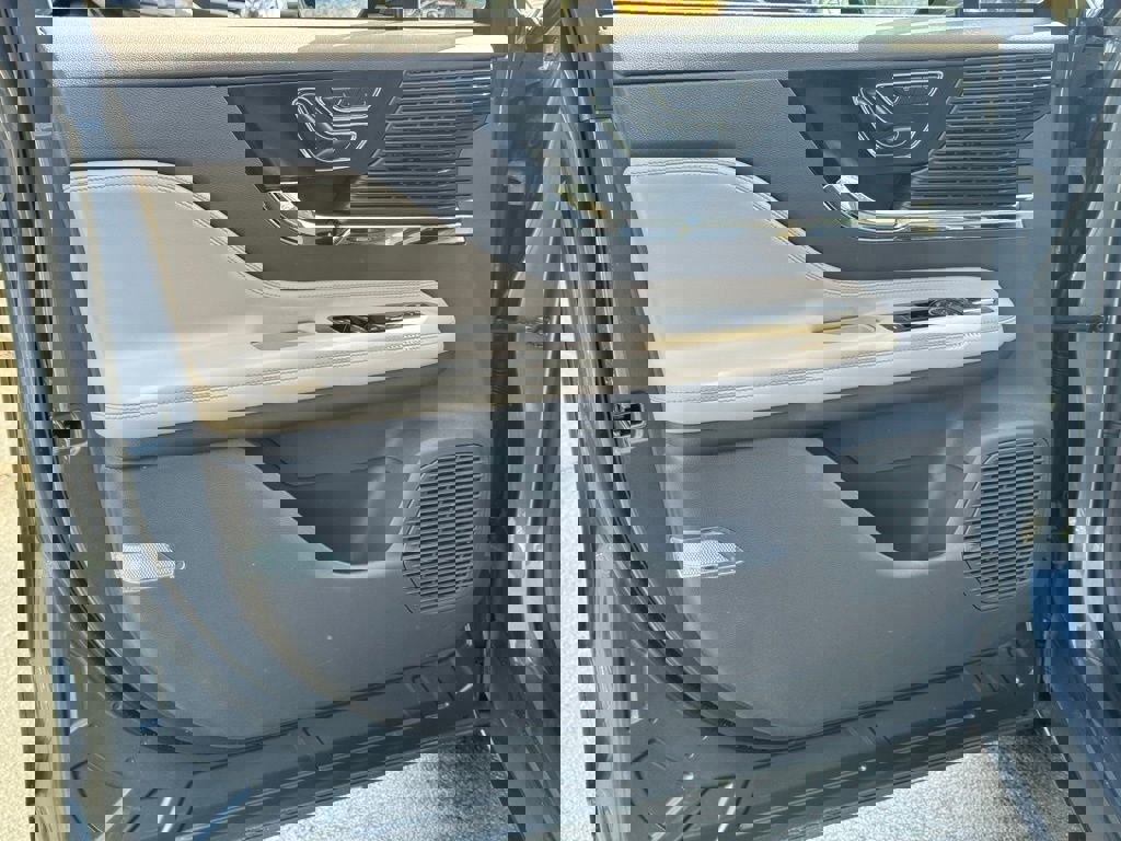 Used 2022 Lincoln Corsair FWD image 23