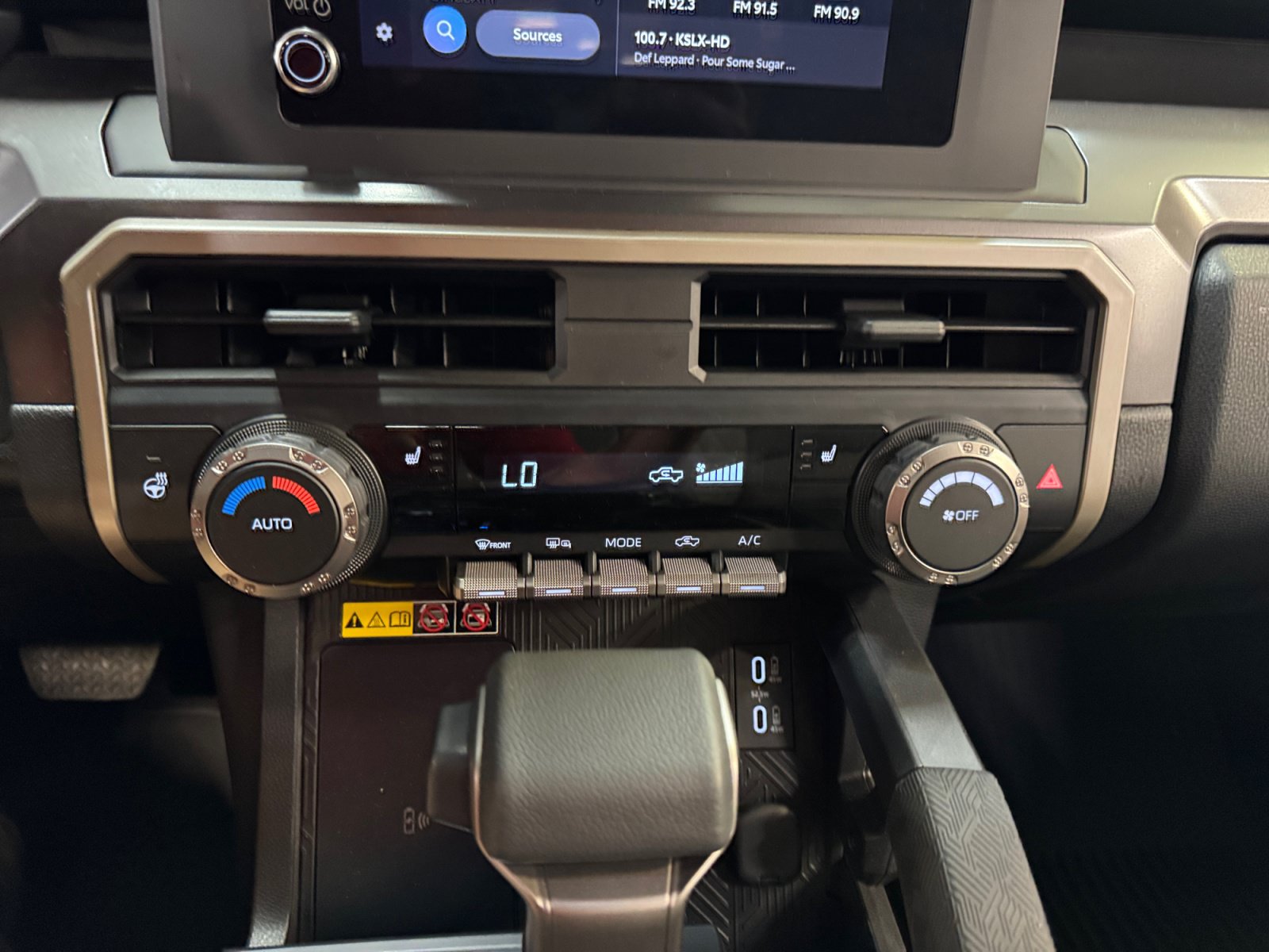 Certified 2025 Toyota Tacoma SR5 AWD/4WD image 12