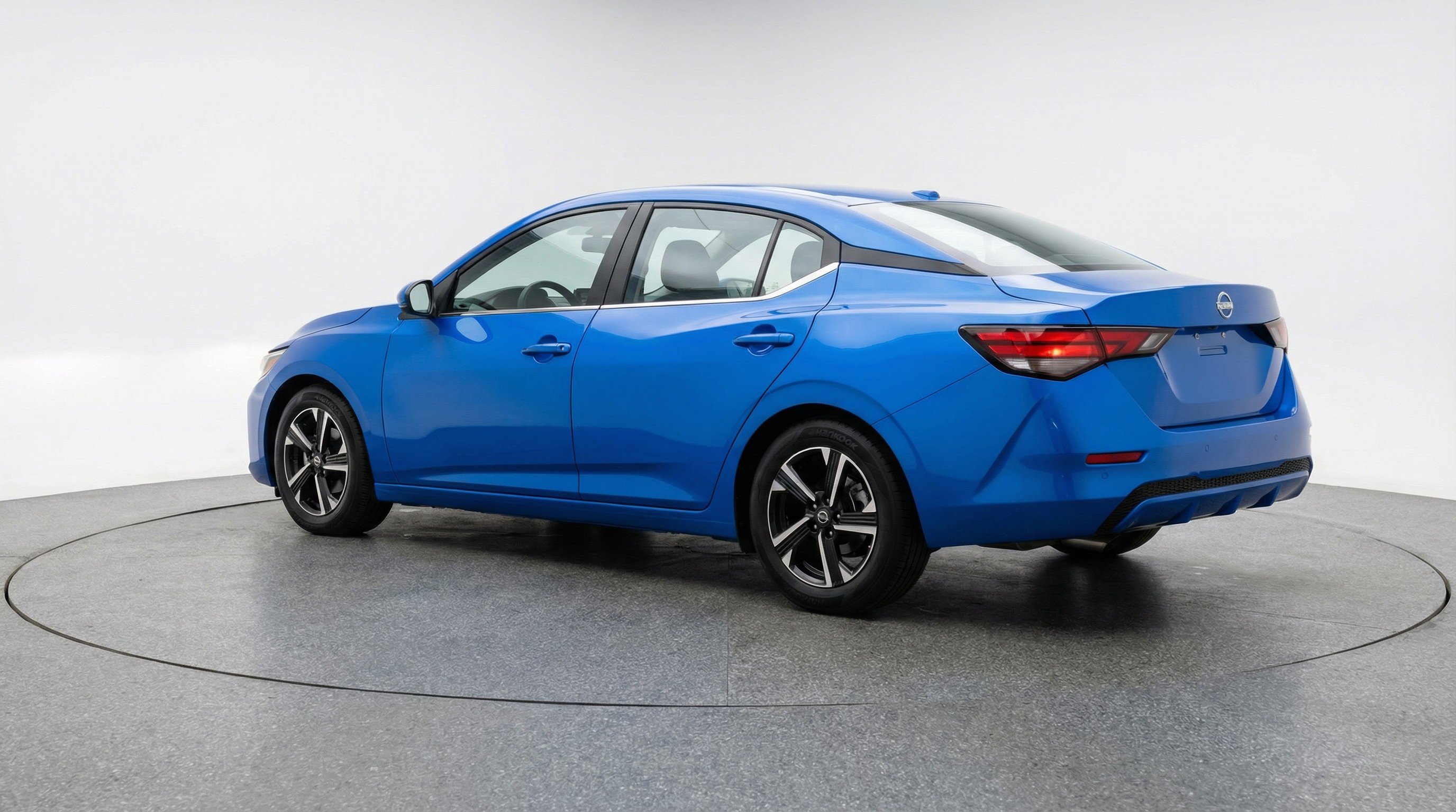 Used 2025 Nissan Sentra SV FWD image 6