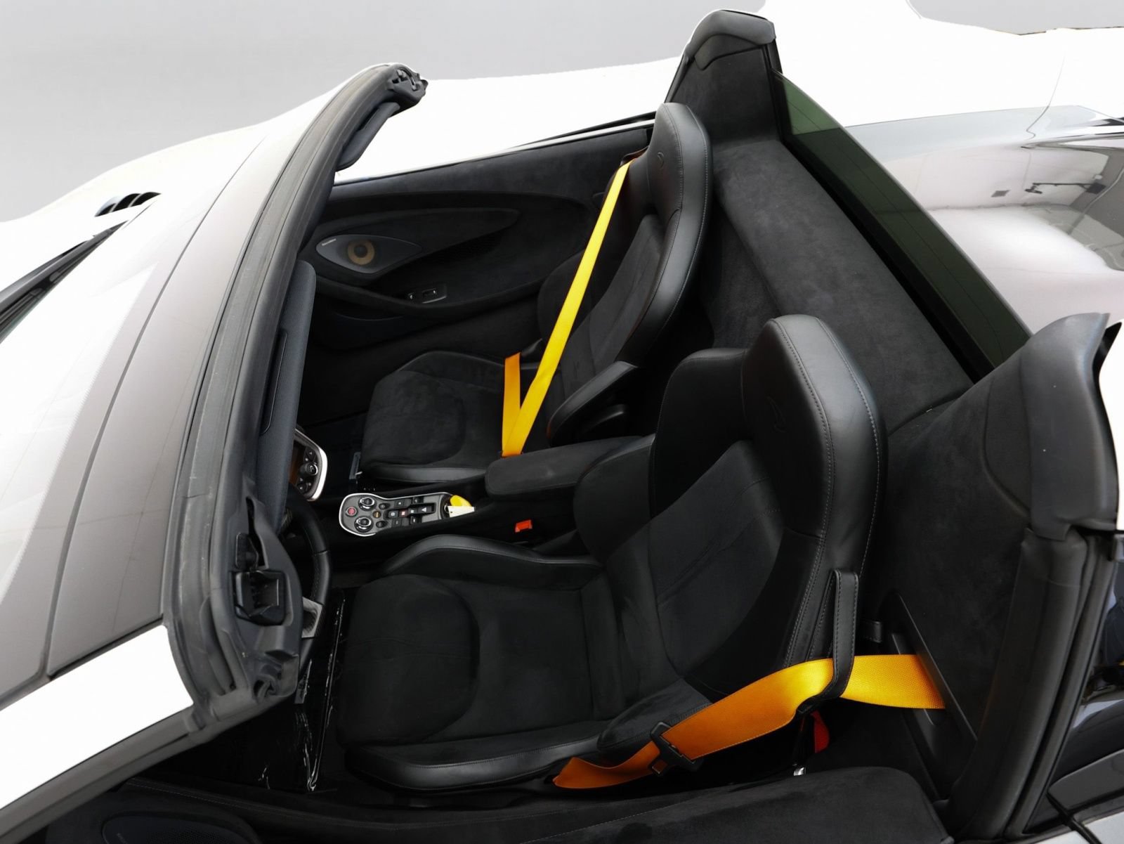 Used 2020 McLaren 600LT Spider RWD image 38