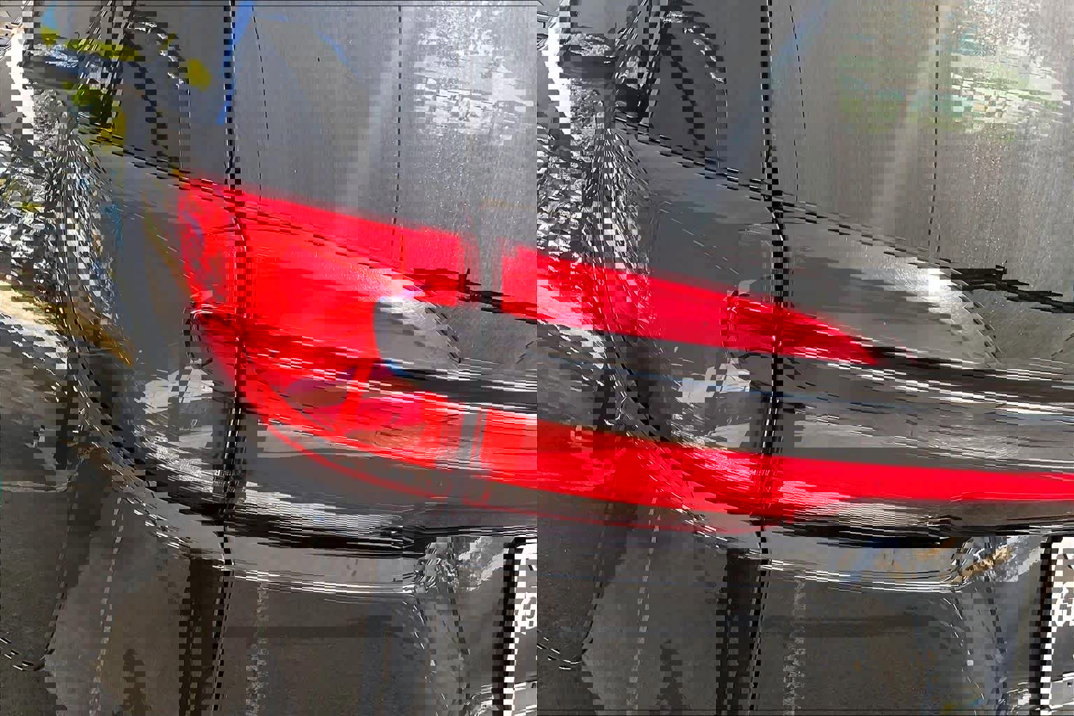 Used 2023 Chrysler Pacifica Touring-L image 28