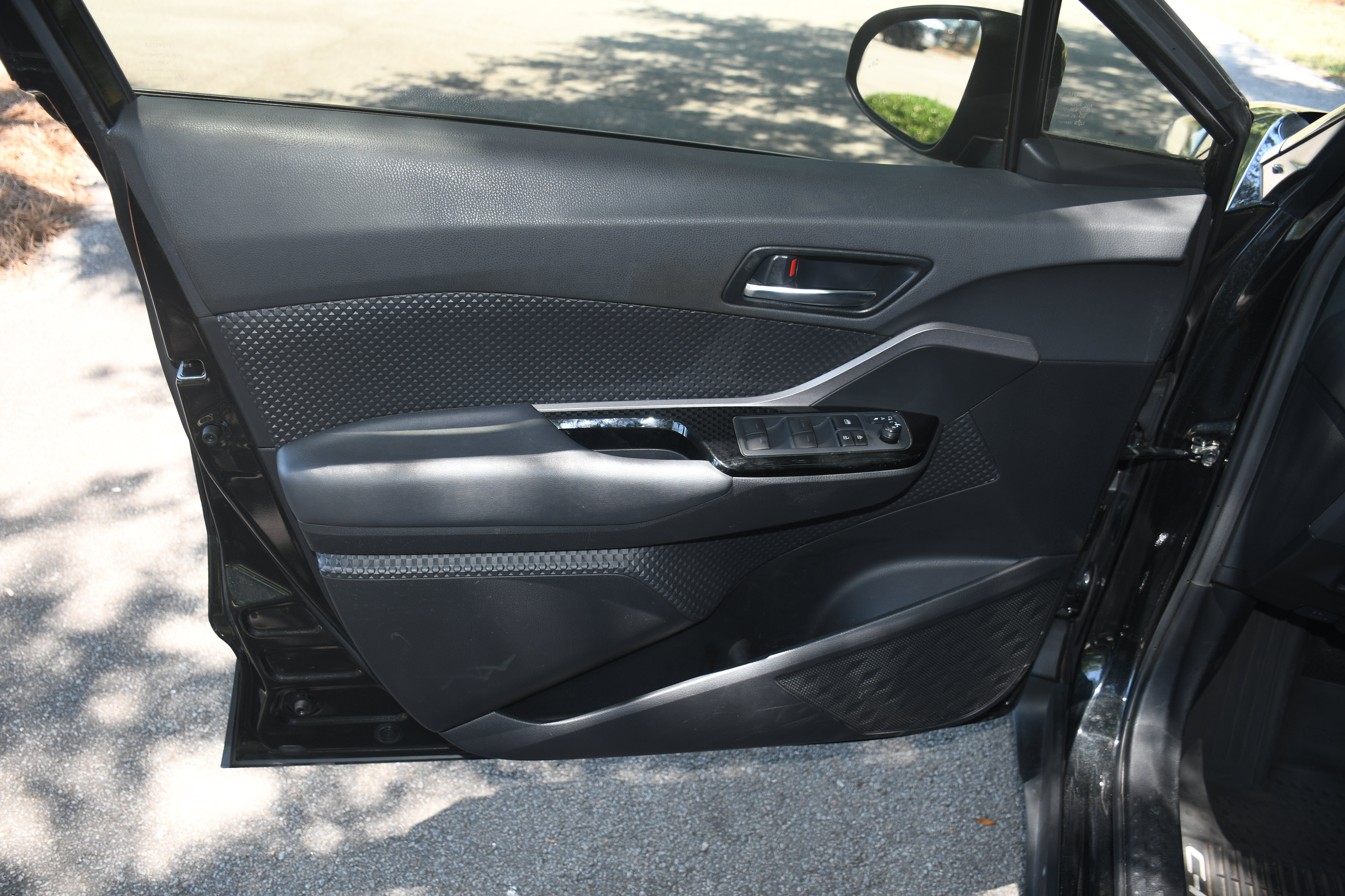 Used 2022 Toyota C-HR Nightshade FWD image 9