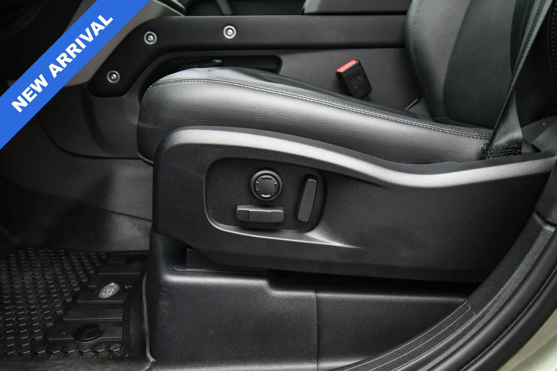 Used 2024 Land Rover Defender 110 S image 40