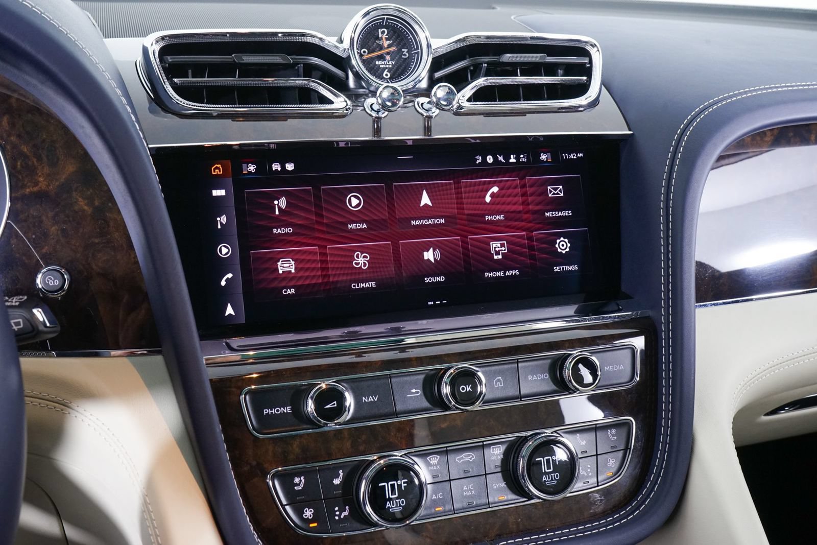 Used 2022 Bentley Bentayga AWD/4WD image 27
