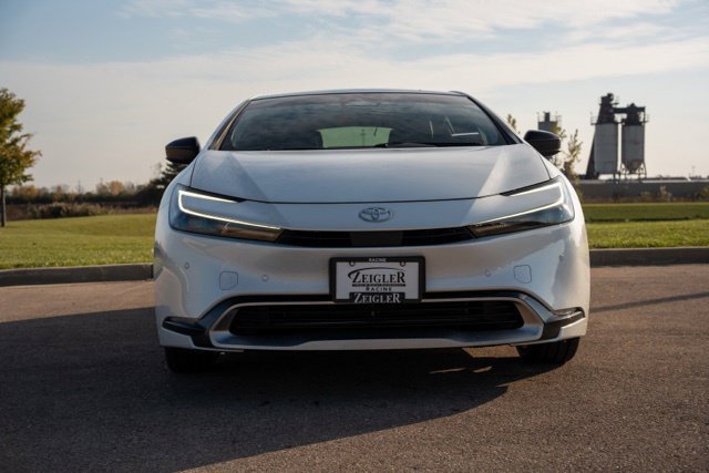 Used 2024 Toyota Prius Prime Premium FWD image 2