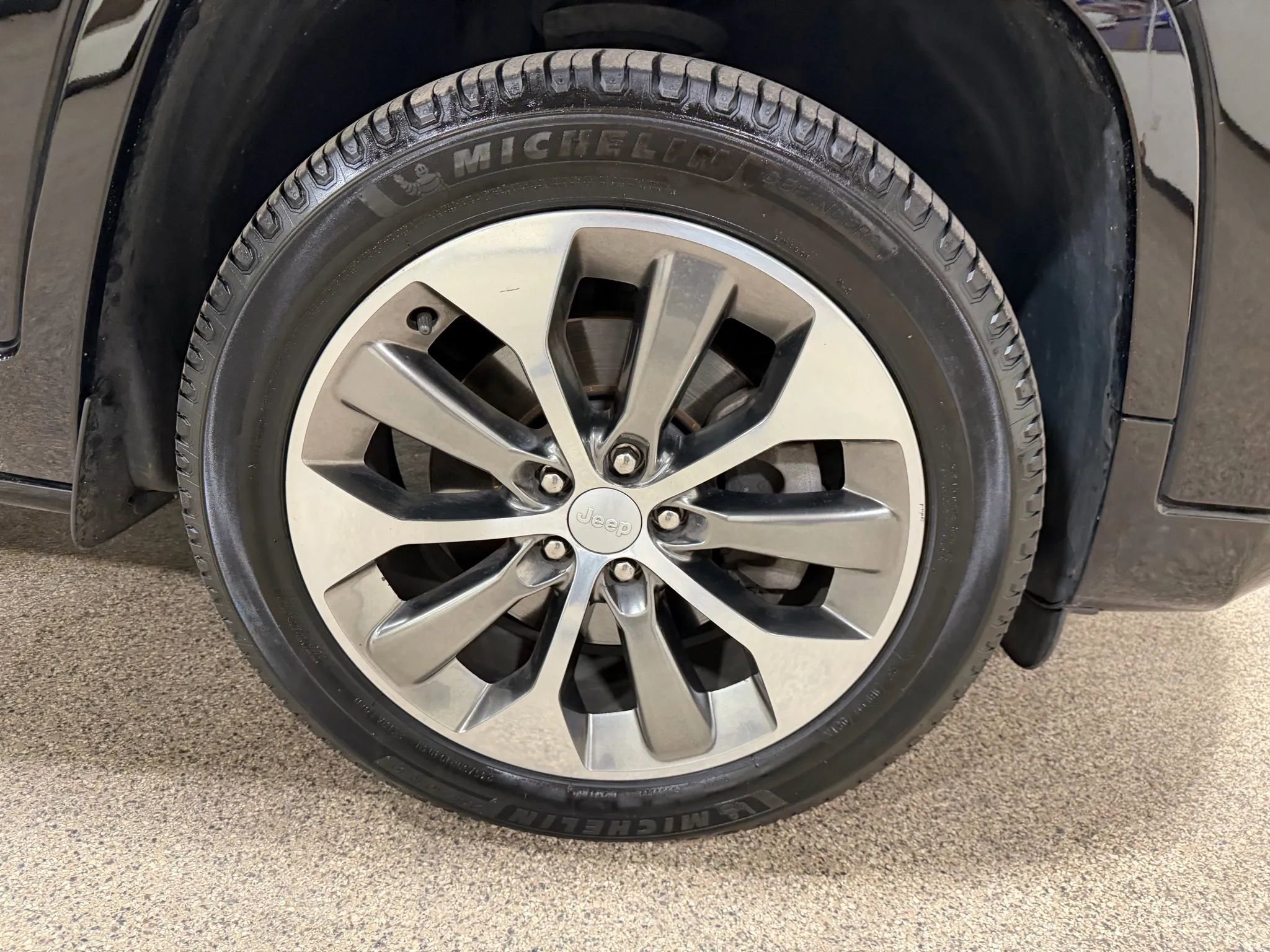 Used 2019 Jeep Cherokee Overland w/ Technology Group image 66