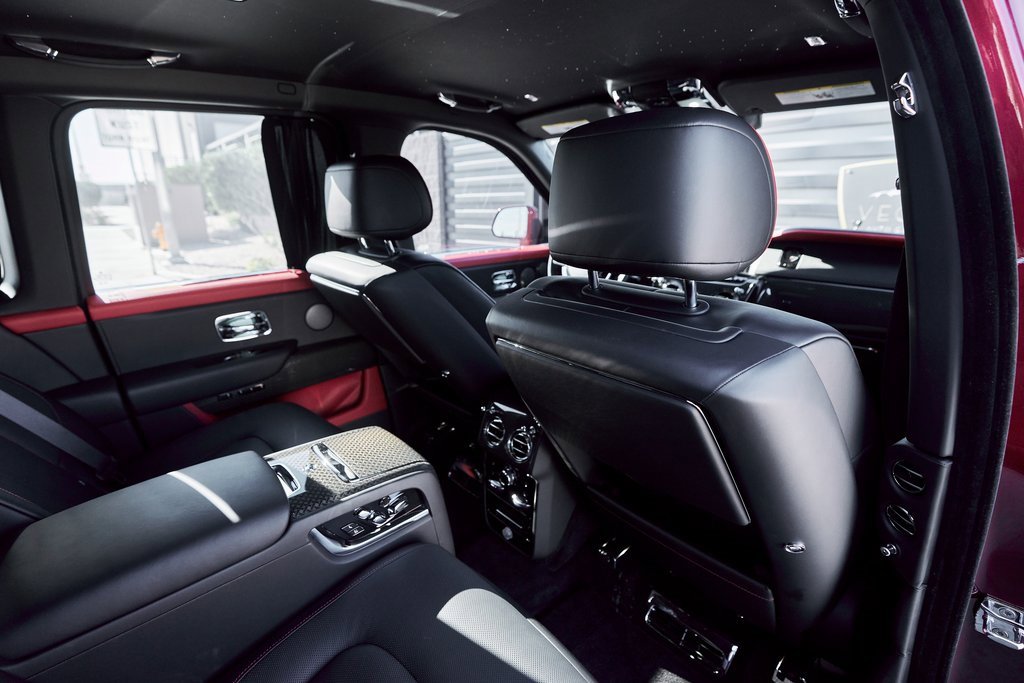 Used 2022 Rolls-Royce Cullinan Black Badge image 41