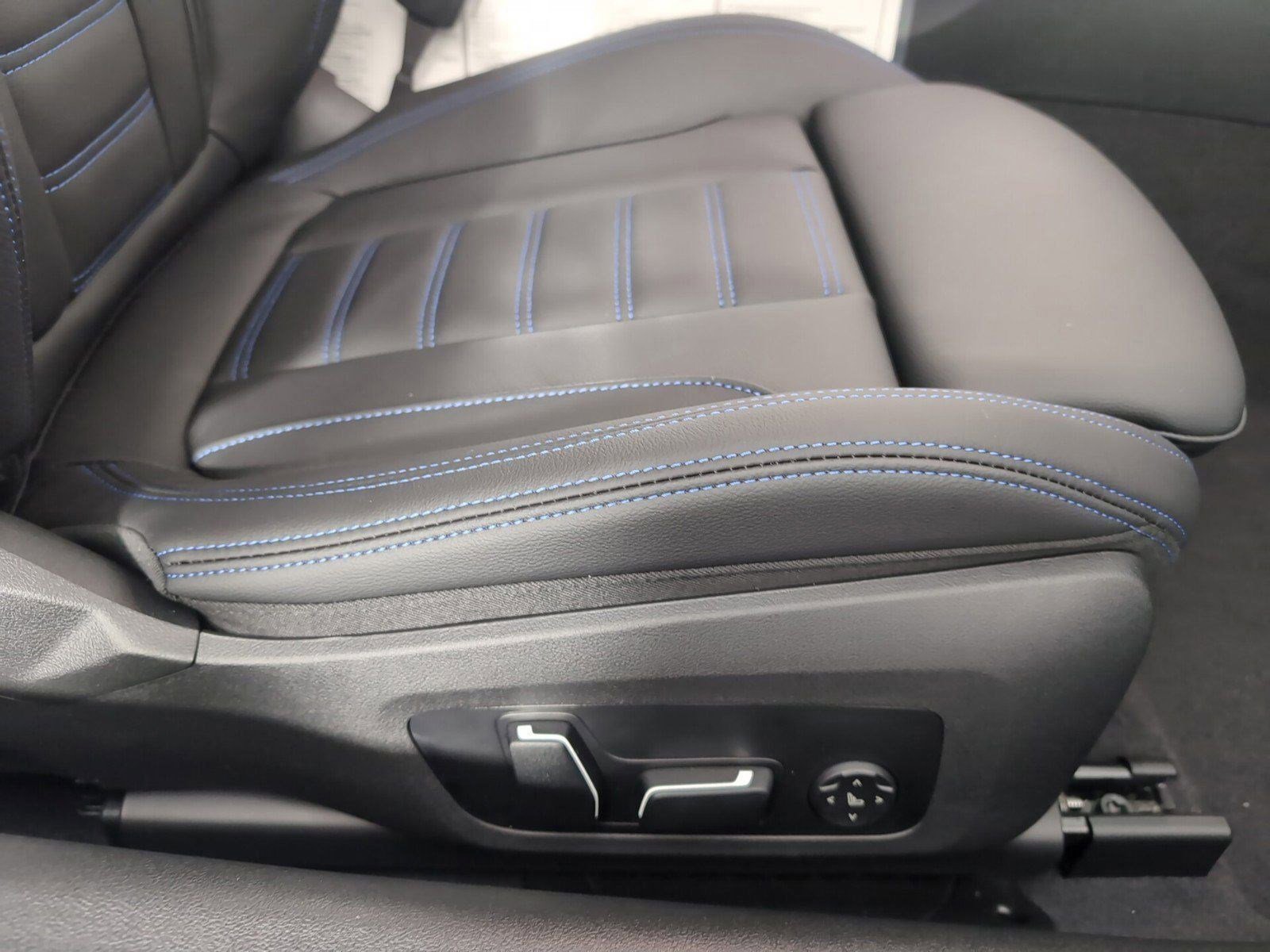 Used 2025 BMW 430i Convertible w/ M Sport Package image 31