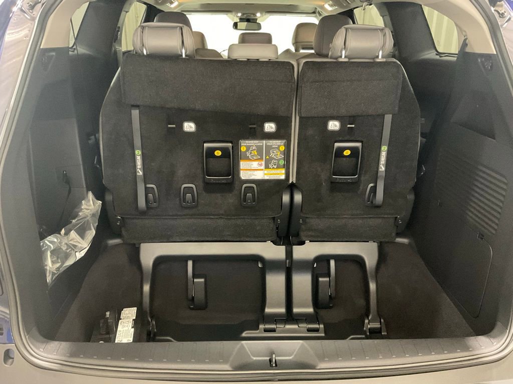 Used 2026 Toyota Sienna XLE image 27