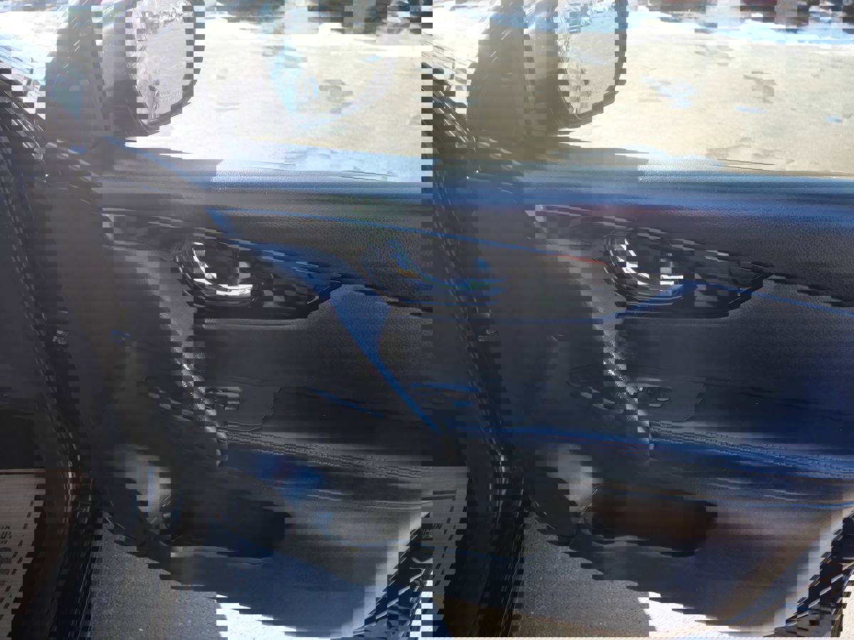 Used 2019 Nissan Rogue Sport SV w/ All-Weather Package image 18