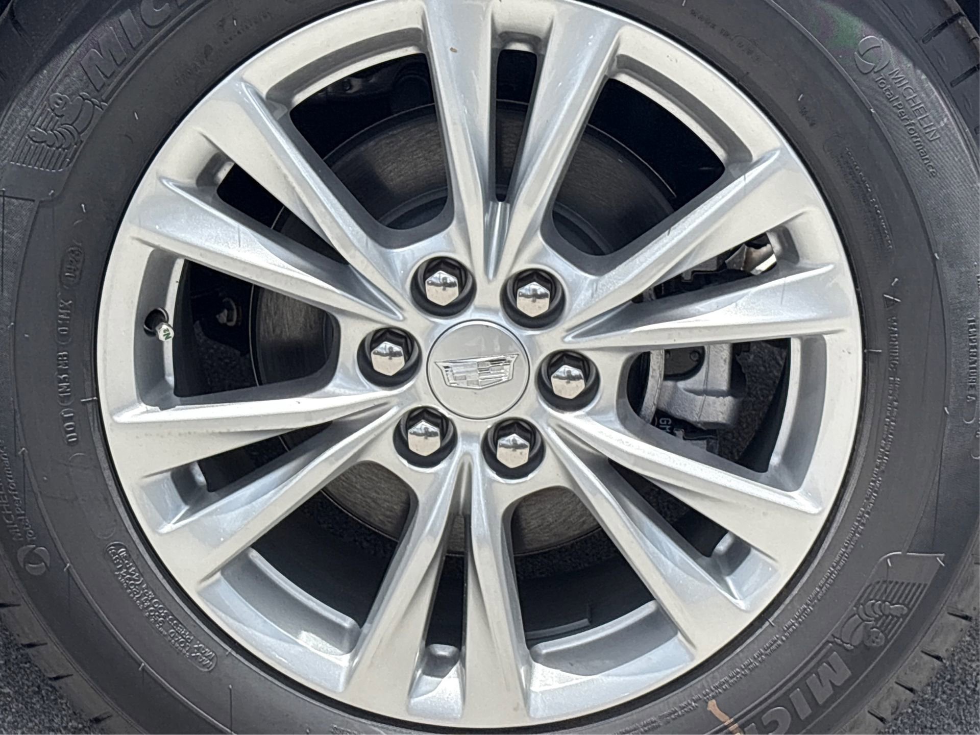 New 2025 Cadillac XT6 Luxury image 13