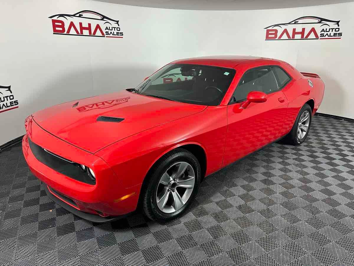 Used 2020 Dodge Challenger SXT RWD image 4