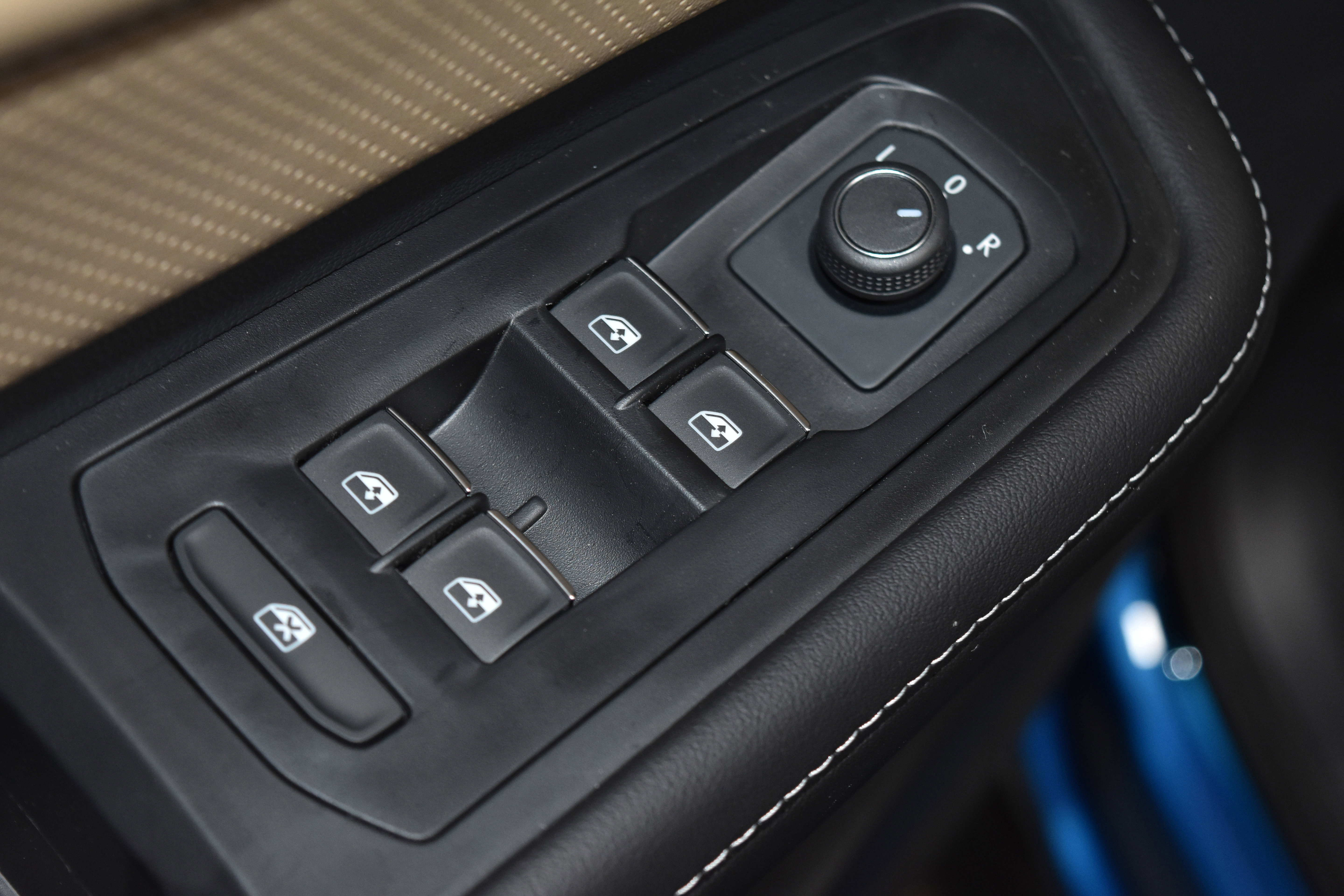 New 2025 Volkswagen Atlas Cross Sport SE image 4