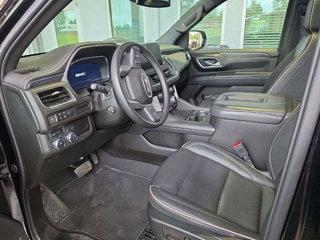 Used 2024 GMC Yukon XL SLT w/ SLT Luxury Package AWD/4WD image 2