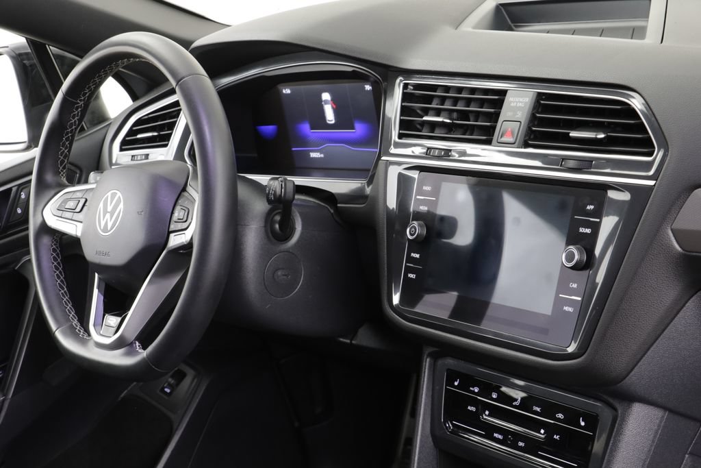 Certified 2023 Volkswagen Tiguan SE R-Line AWD/4WD image 21