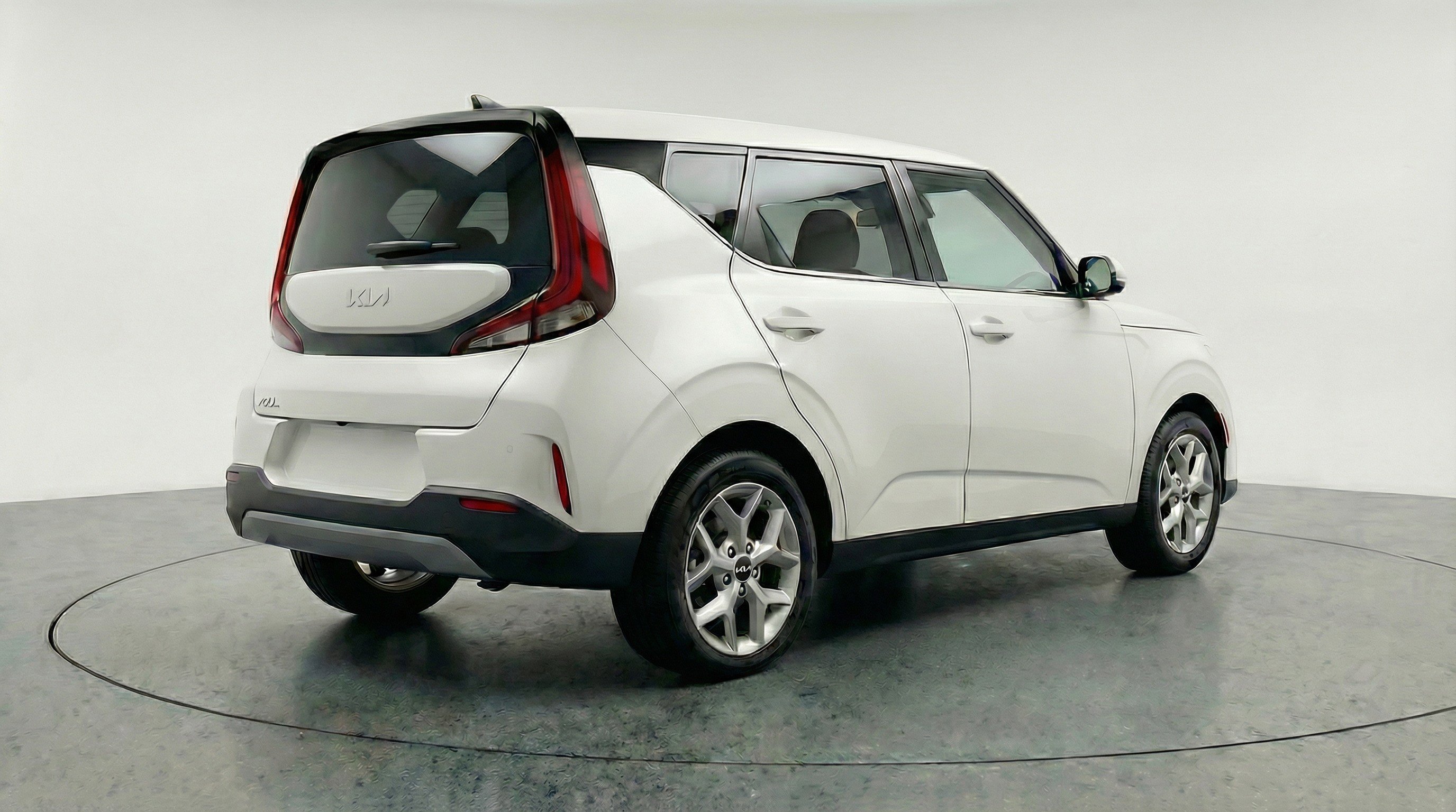 Used 2025 Kia Soul LX w/ LX Technology Package FWD image 9