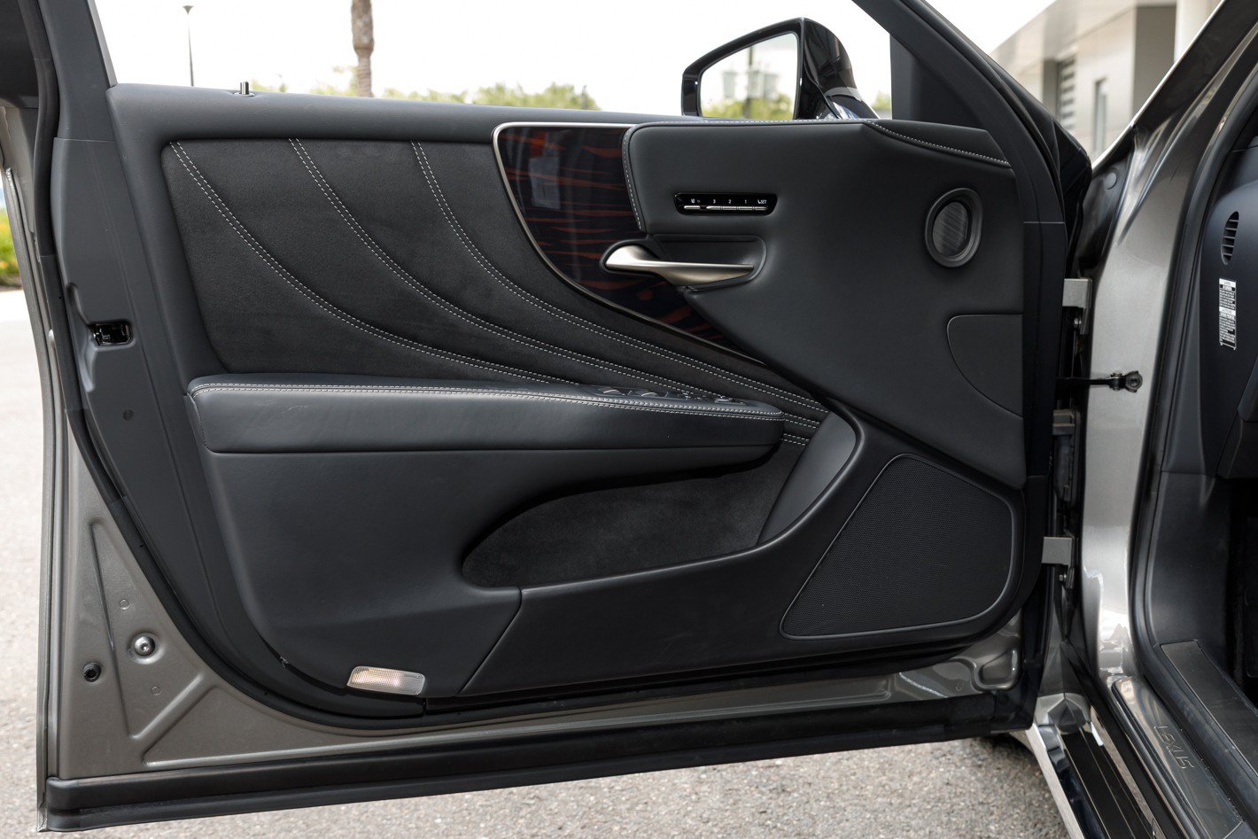 Used 2020 Lexus LS 500 w/ Interior Upgrade Package RWD image 35