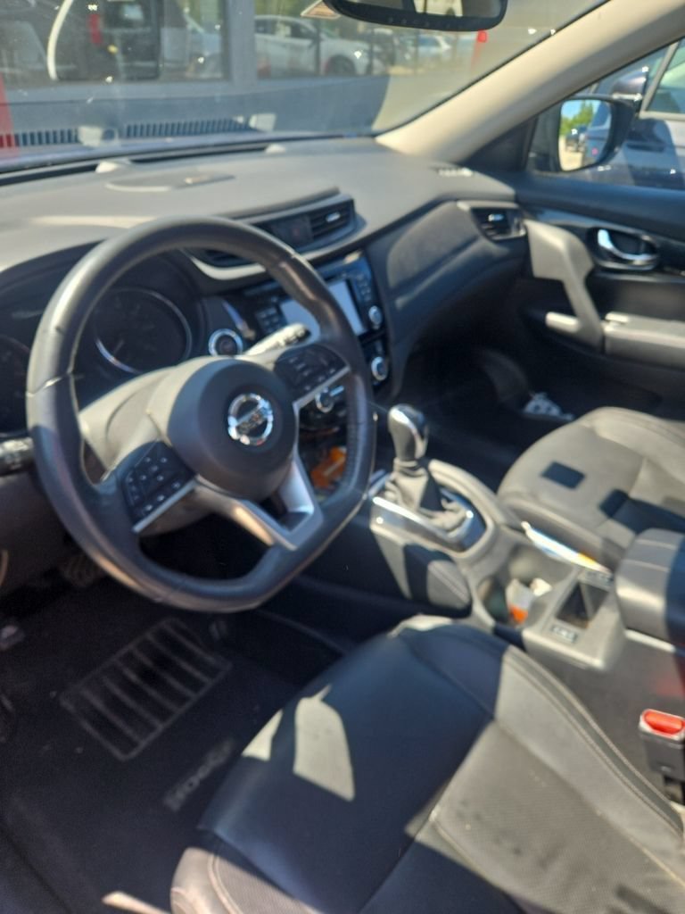 Used 2017 Nissan Rogue SL w/ SL Premium Package AWD/4WD image 2