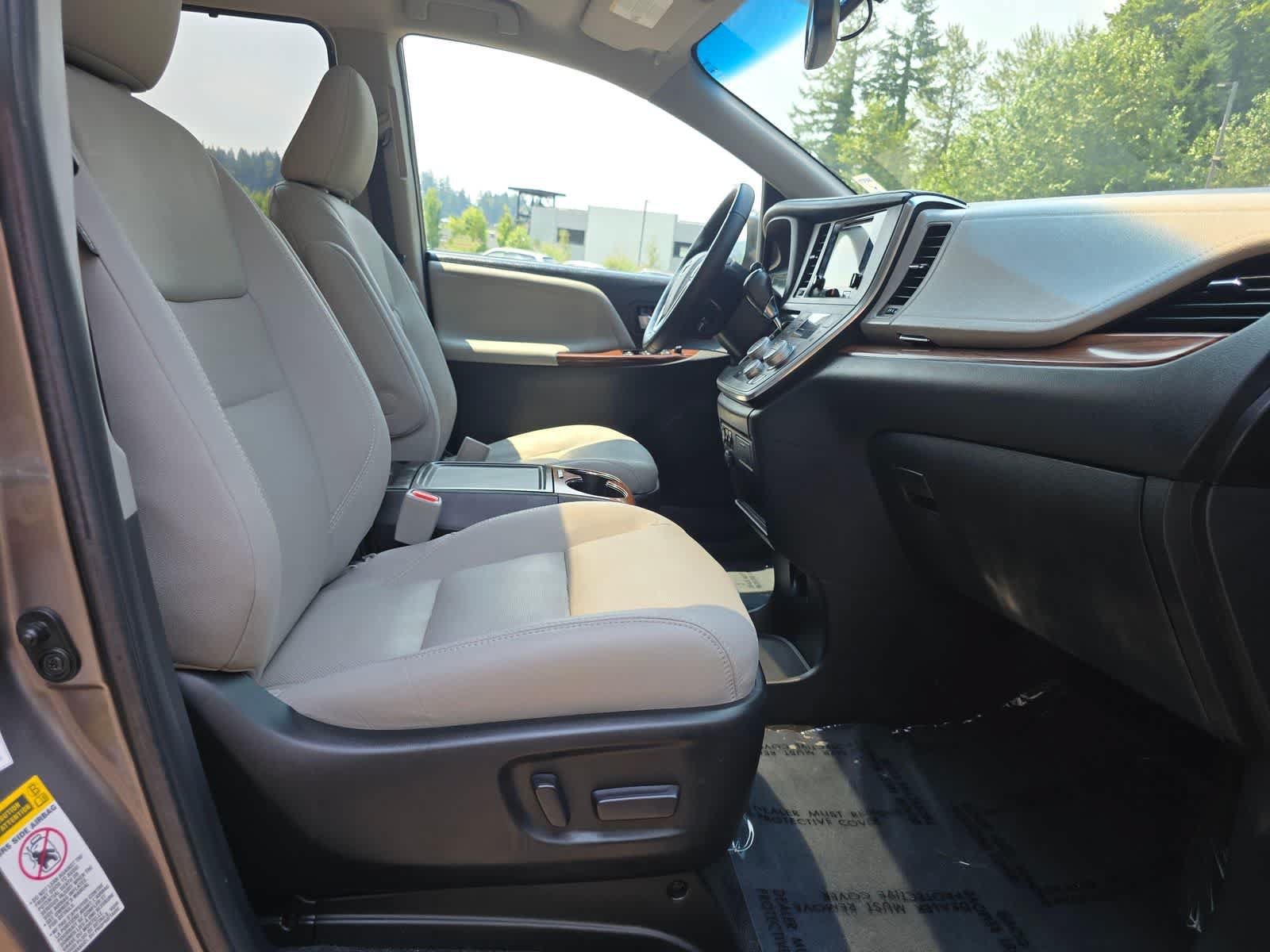 Used 2017 Toyota Sienna Limited AWD/4WD image 27