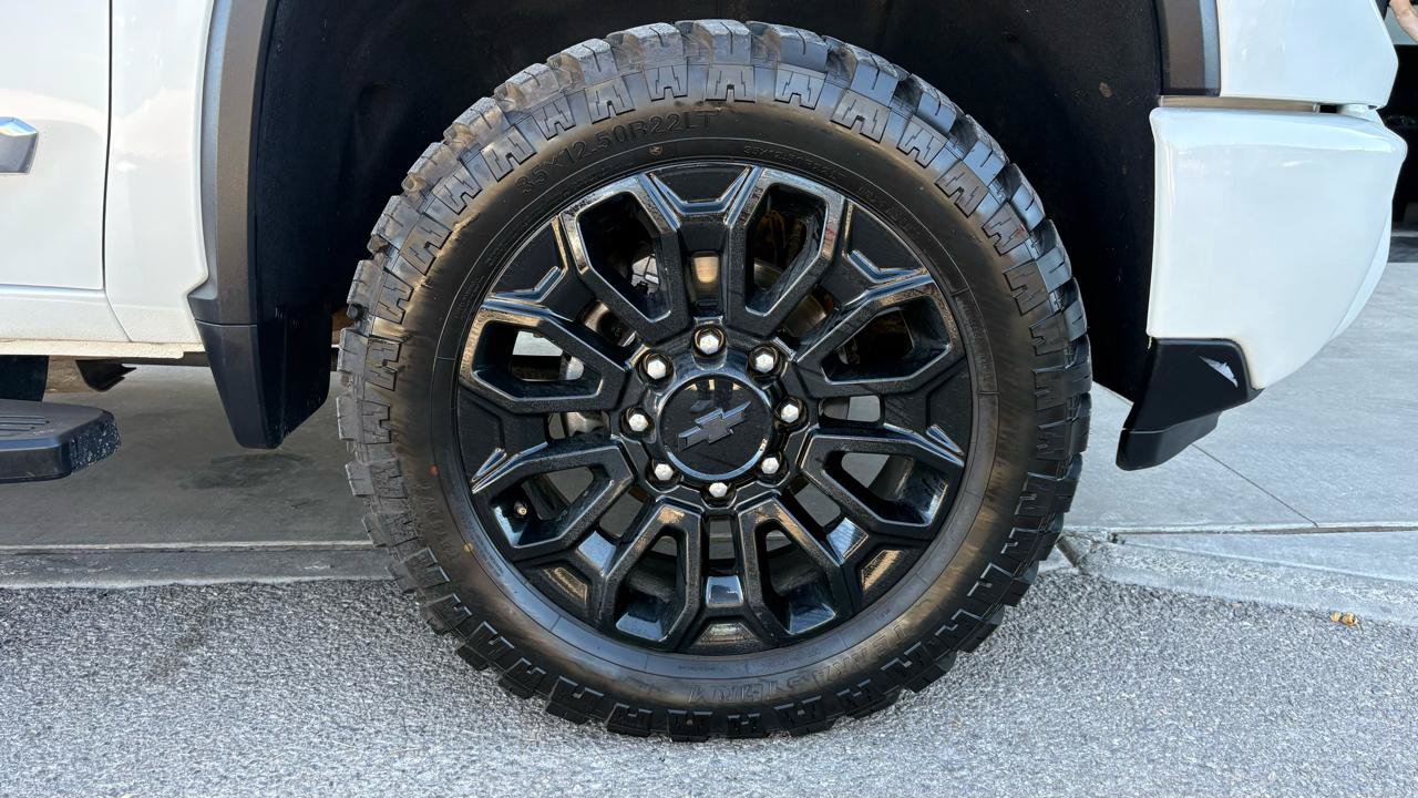 Used 2024 Chevrolet Silverado 2500 High Country w/ LPO, Dark Essentials Package AWD/4WD image 2