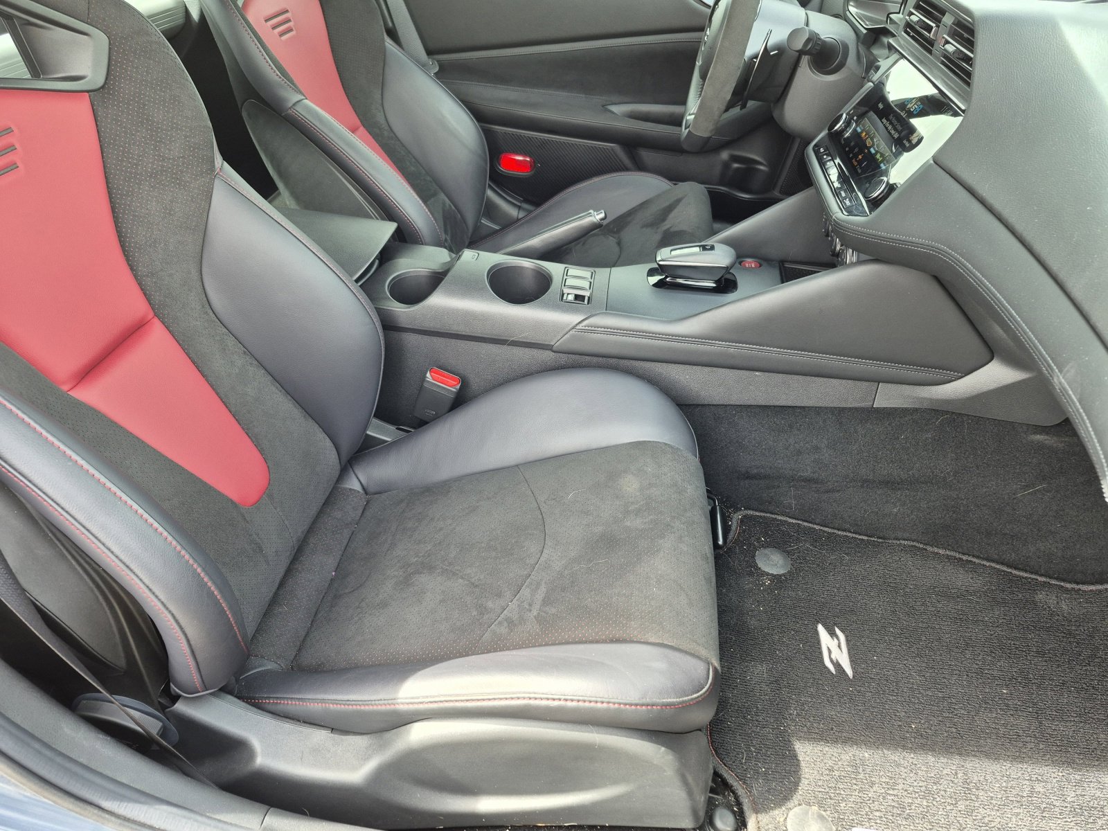 Used 2024 Nissan Z NISMO w/ Floor Mat Package image 21