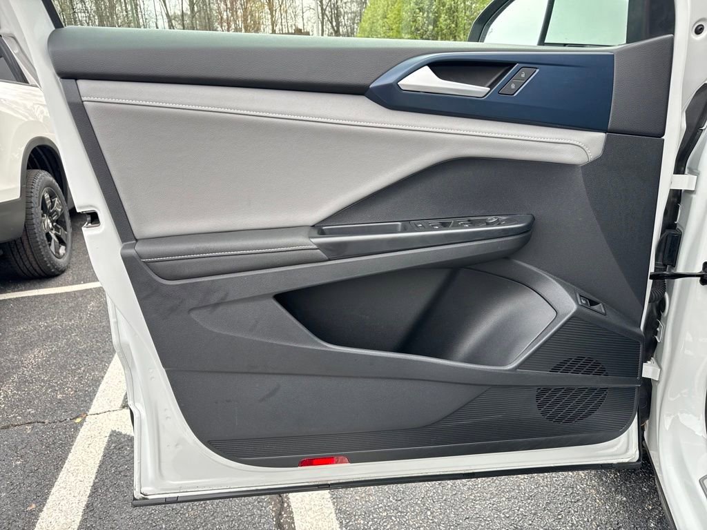 Used 2024 Volkswagen Taos SE image 20