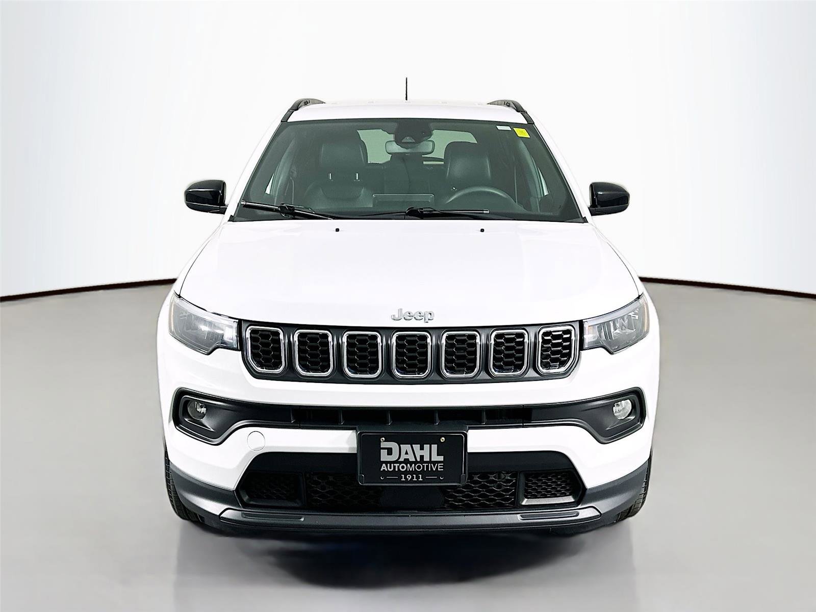 Used 2024 Jeep Compass Latitude image 3