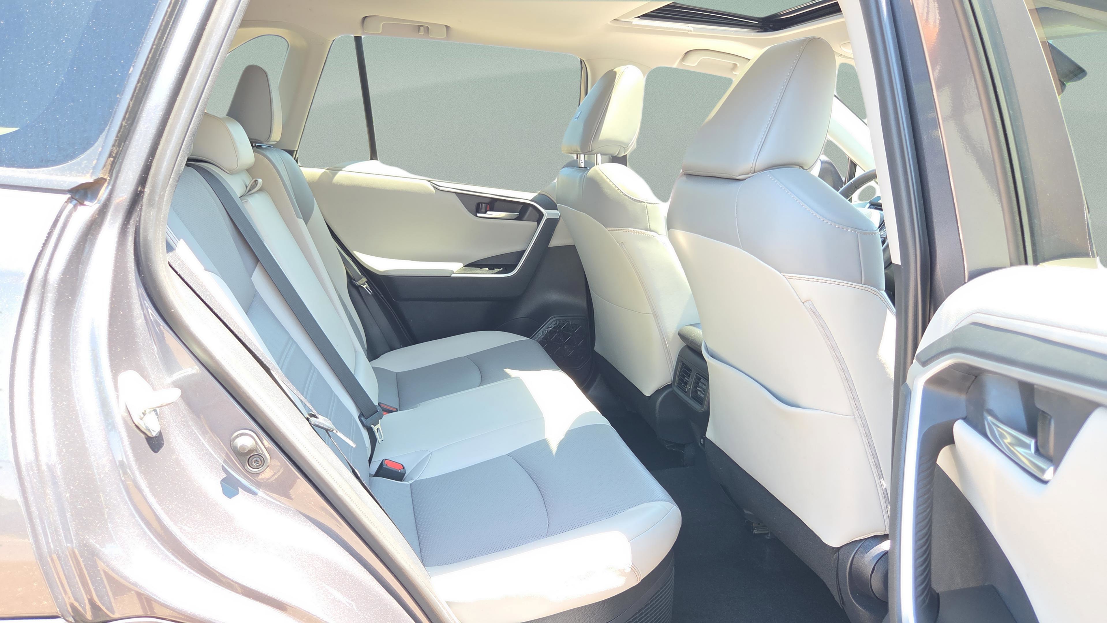 Used 2019 Toyota RAV4 Limited w/ Limited Grade Weather Package AWD/4WD image 15