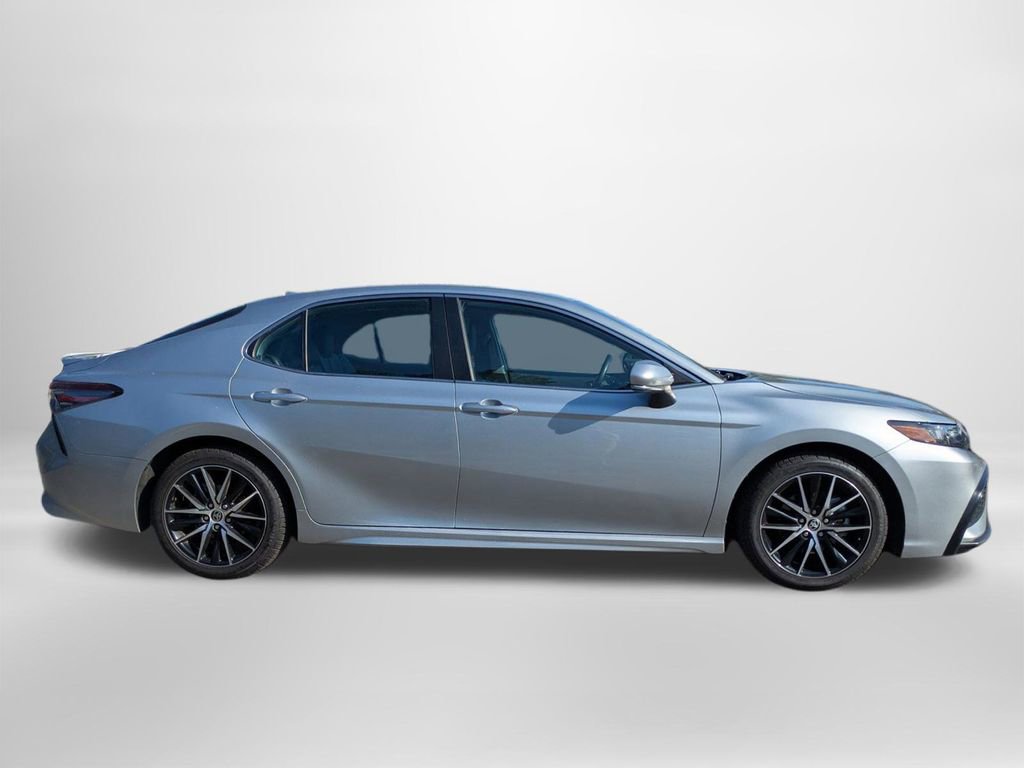 Used 2023 Toyota Camry SE w/ Cold Weather Package AWD/4WD image 3