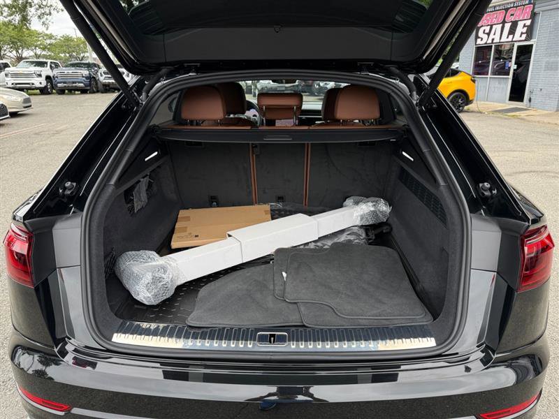 Used 2024 Audi Q8 Premium Plus w/ Premium Plus Package image 17