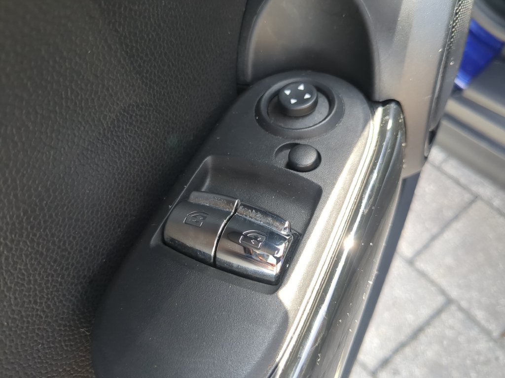 Used 2019 MINI Cooper S w/ Signature Upholstery Package FWD image 17