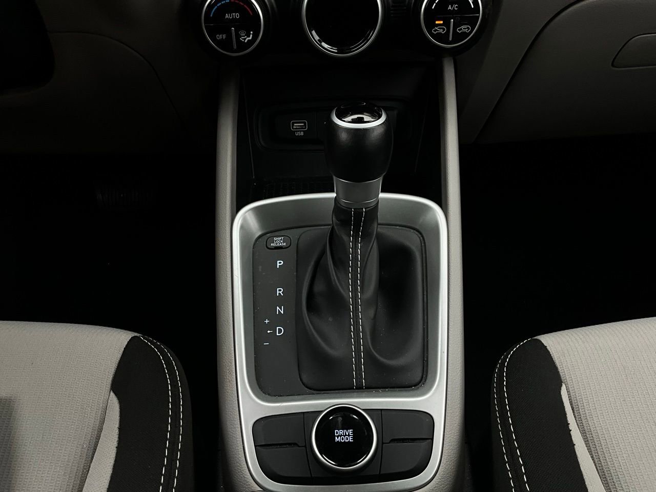 Used 2025 Hyundai Venue SEL image 24