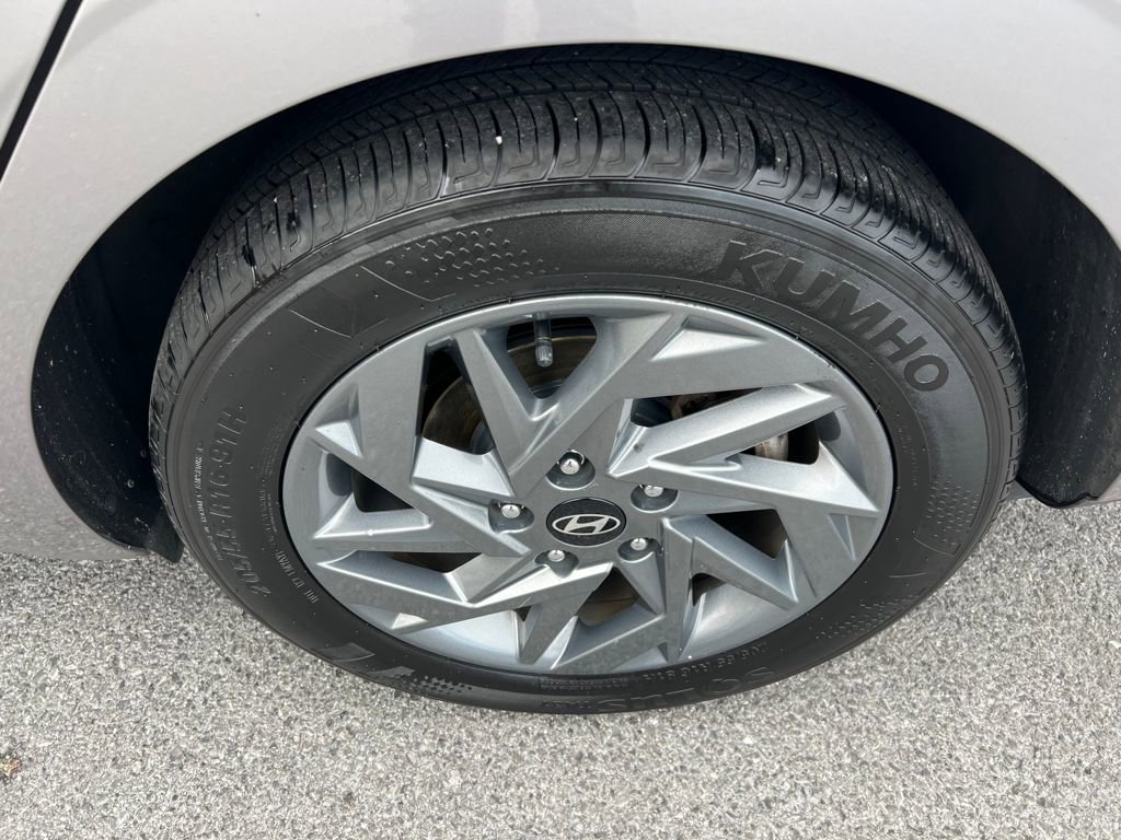 Used 2024 Hyundai Elantra SEL image 13