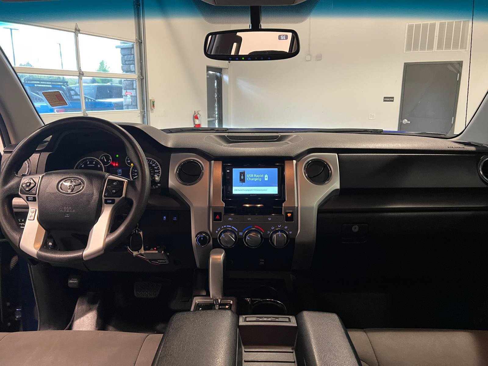 Used 2015 Toyota Tundra SR5 w/ SR5 Upgrade Package AWD/4WD image 30