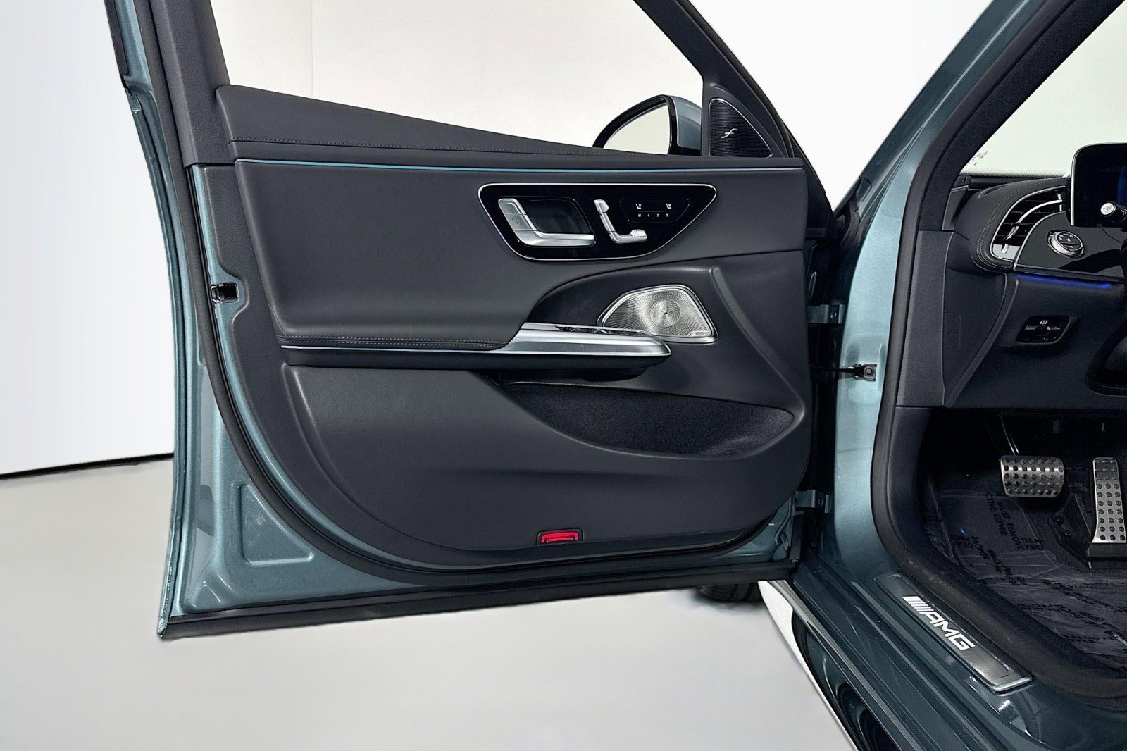 New 2026 Mercedes-Benz E 53 AMG e 4MATIC Sedan image 25